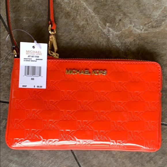 MICHAEL KORS JET SET ITEM LG GUSSET WRISTLET - Picture 3 of 16